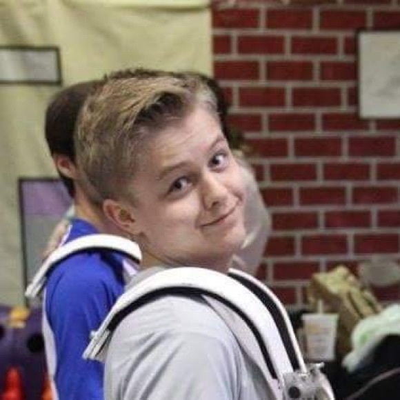 Meet your Posher, Chris - Picture 1 of 1